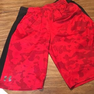 Under armour shorts ( youth xl)